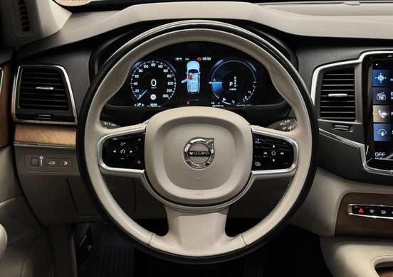 VOLVO-XC90-2021