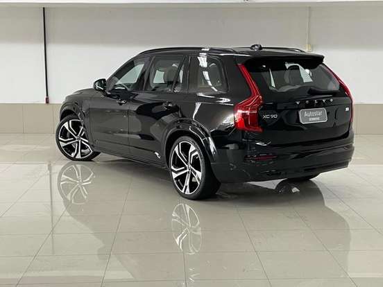 VOLVO-XC90-2021