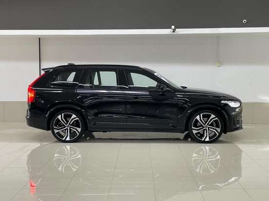 VOLVO-XC90-2021