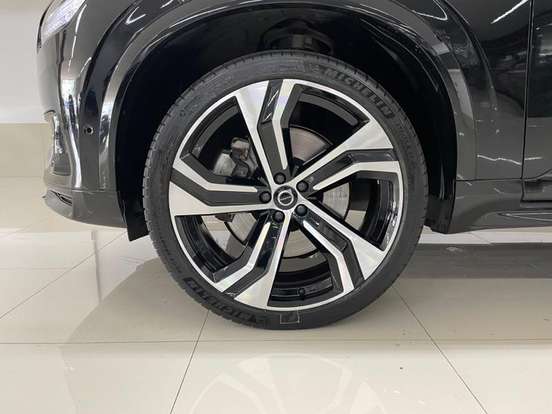 VOLVO-XC90-2021
