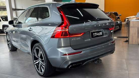 VOLVO-XC90-2018