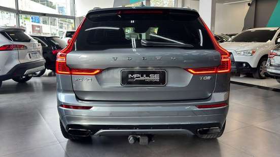 VOLVO-XC90-2018
