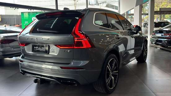 VOLVO-XC90-2018