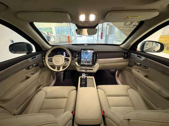 VOLVO-XC90-2025