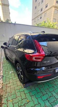 VOLVO-XC40-2021