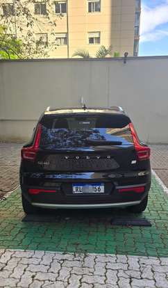 VOLVO-XC40-2021