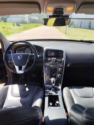 VOLVO-XC60-2015