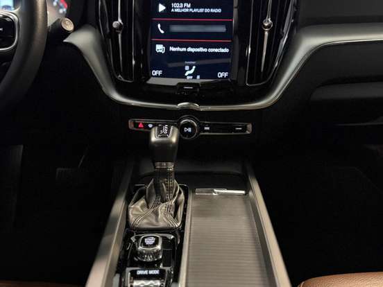 VOLVO-XC60-2.0 T5 GASOLINA MOMENTUM AWD GEARTRONIC VOLVO-XC60-2019