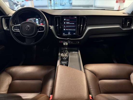 VOLVO-XC60-2019