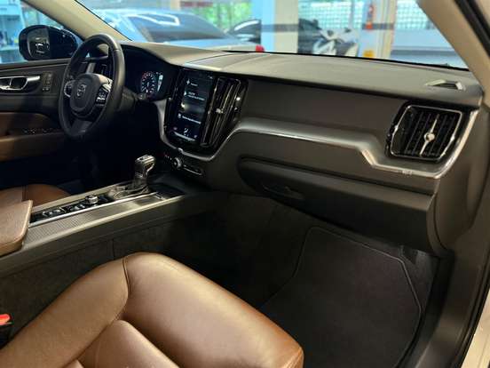 VOLVO-XC60-2019