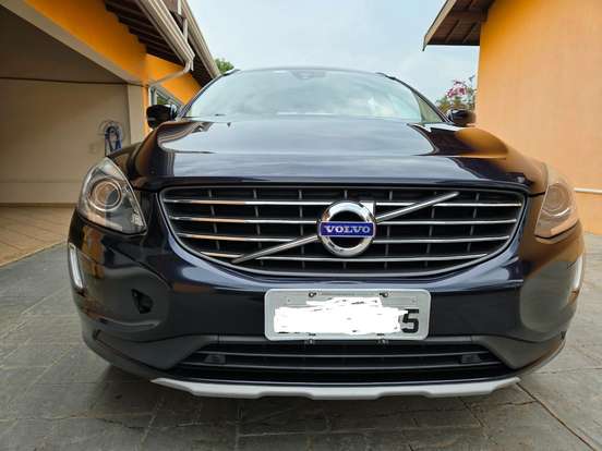 VOLVO-XC60-2017
