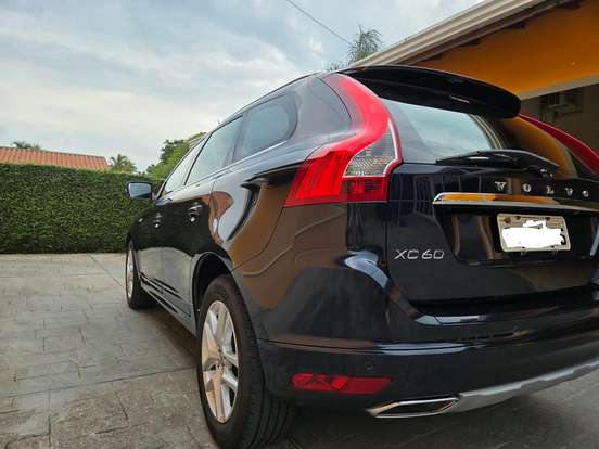 VOLVO-XC60-2.4 D5 MOMENTUM DIESEL AWD 4P AUTOMÁTICO VOLVO-XC60-2017