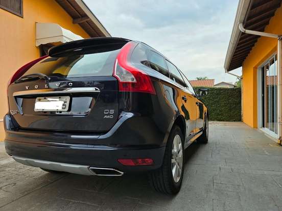 VOLVO-XC60-2017