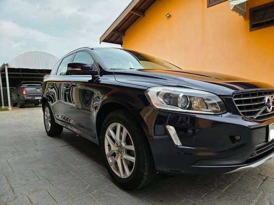 VOLVO-XC60-2017