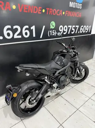 YAMAHA-MT-09-2024