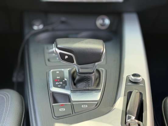 AUDI-A4-2019