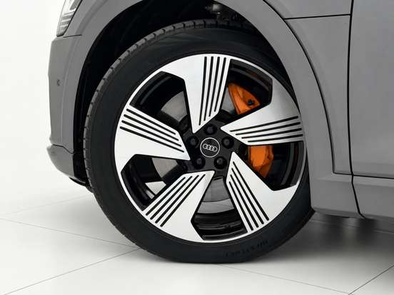 AUDI-E-TRON-2022