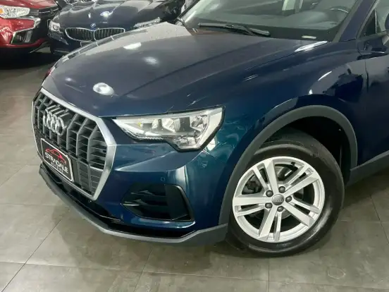 AUDI-Q3-2019