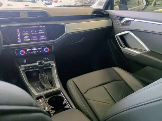 AUDI-Q3-2021