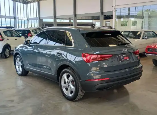 AUDI-Q3-2021