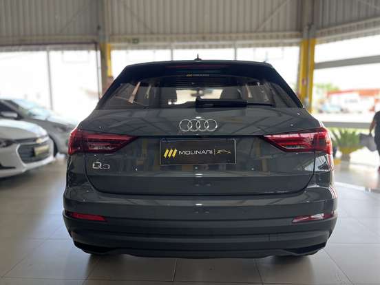 AUDI-Q3-2021