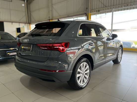 AUDI-Q3-2021