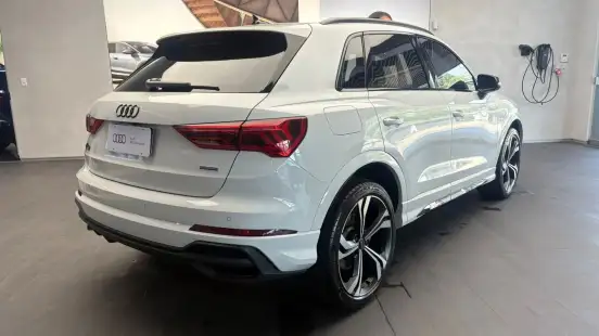 AUDI-Q3-2024