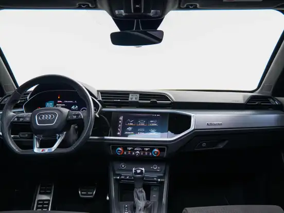 AUDI-Q3-2022