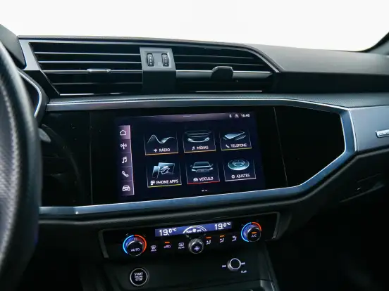 AUDI-Q3-2022