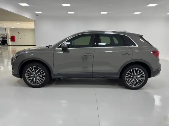 AUDI-Q3-2024