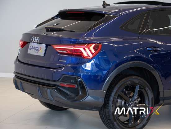 AUDI-Q3-2023