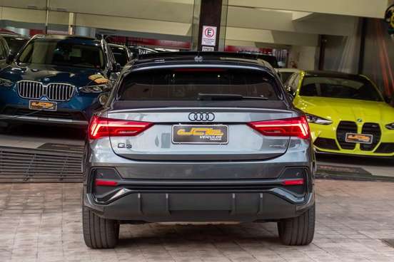 AUDI-Q3-2024
