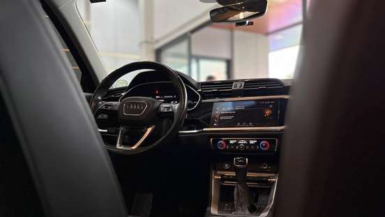 AUDI-Q3-2022