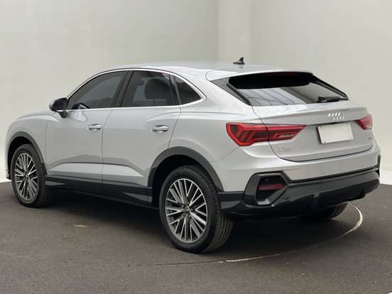 AUDI-Q3-2023
