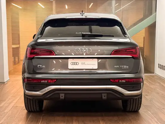 AUDI-Q5-2024