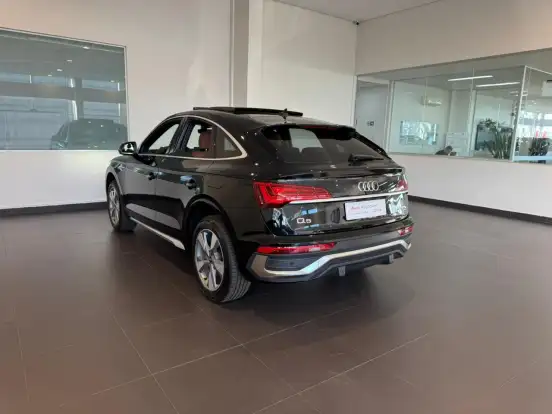 AUDI-Q5-2022