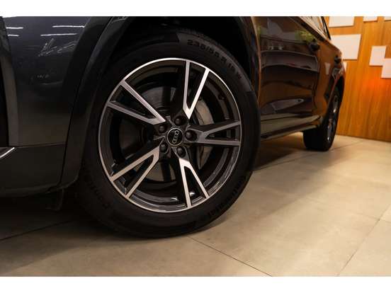 AUDI-Q5-2024
