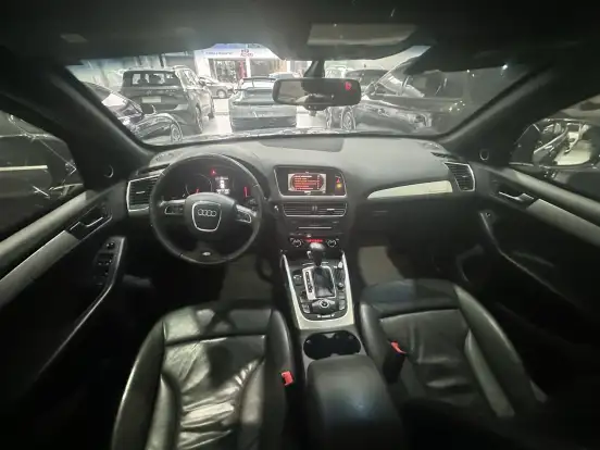 AUDI-Q5-2011