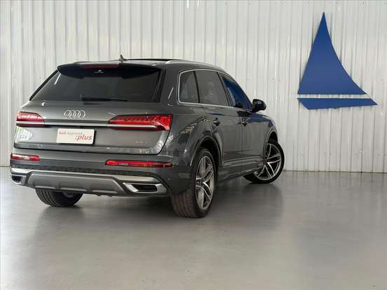 AUDI-Q7-2021