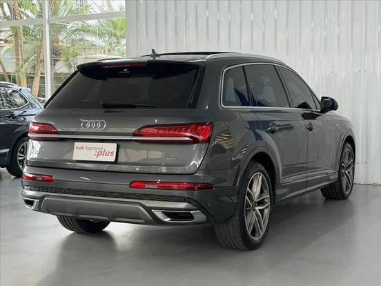 AUDI-Q7-2021