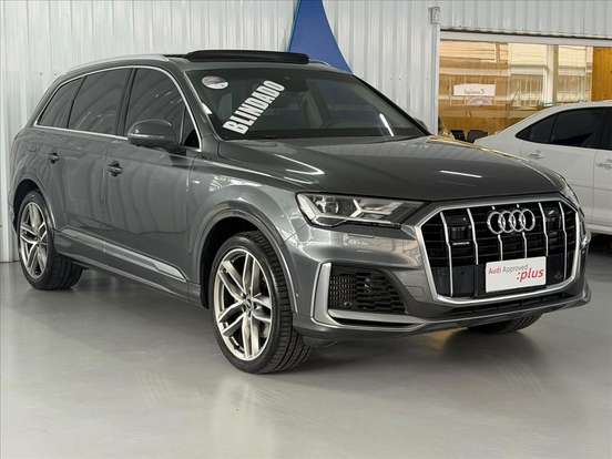 AUDI-Q7-2021