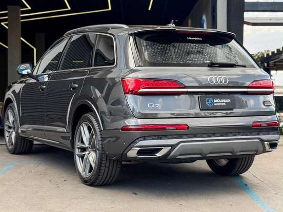 AUDI-Q7-2021