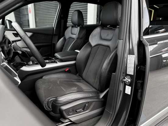 AUDI-Q7-2021