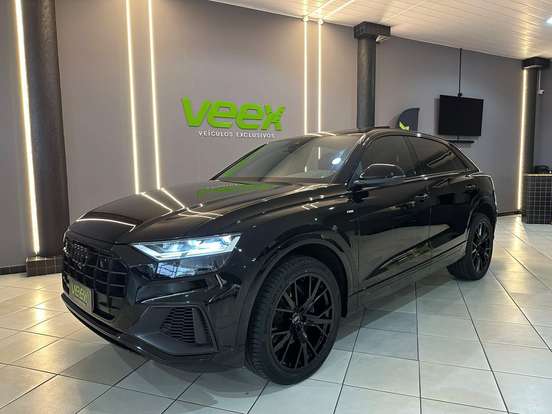 AUDI-Q8-2019