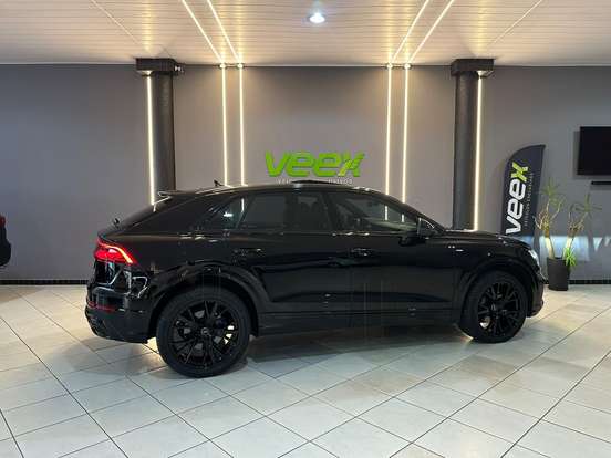 AUDI-Q8-2019