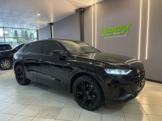 AUDI-Q8-2019
