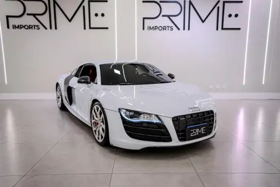 AUDI-R8-2011