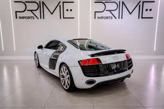 AUDI-R8-2011