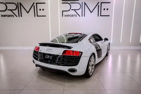 AUDI-R8-2011