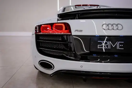 AUDI-R8-2011